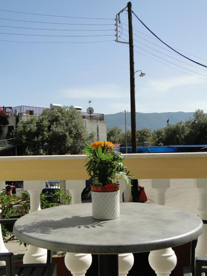 Chrysanthe'S Apartments No2 Poros Town المظهر الخارجي الصورة
